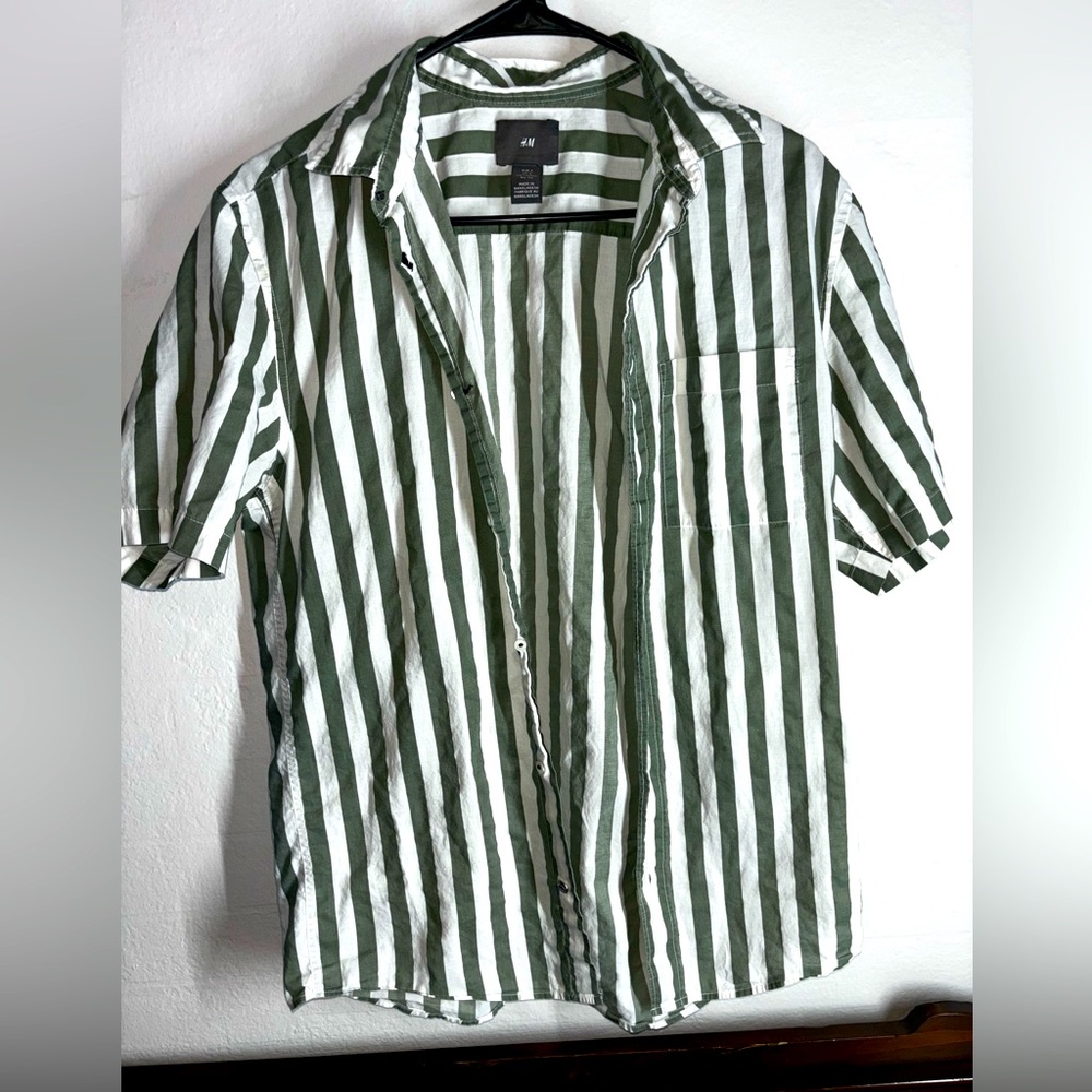H&M Green and White Striped Short Sleeve Button Up Shirt size small